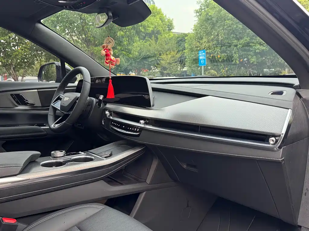 Cadillac XT5 — миниатюра 14