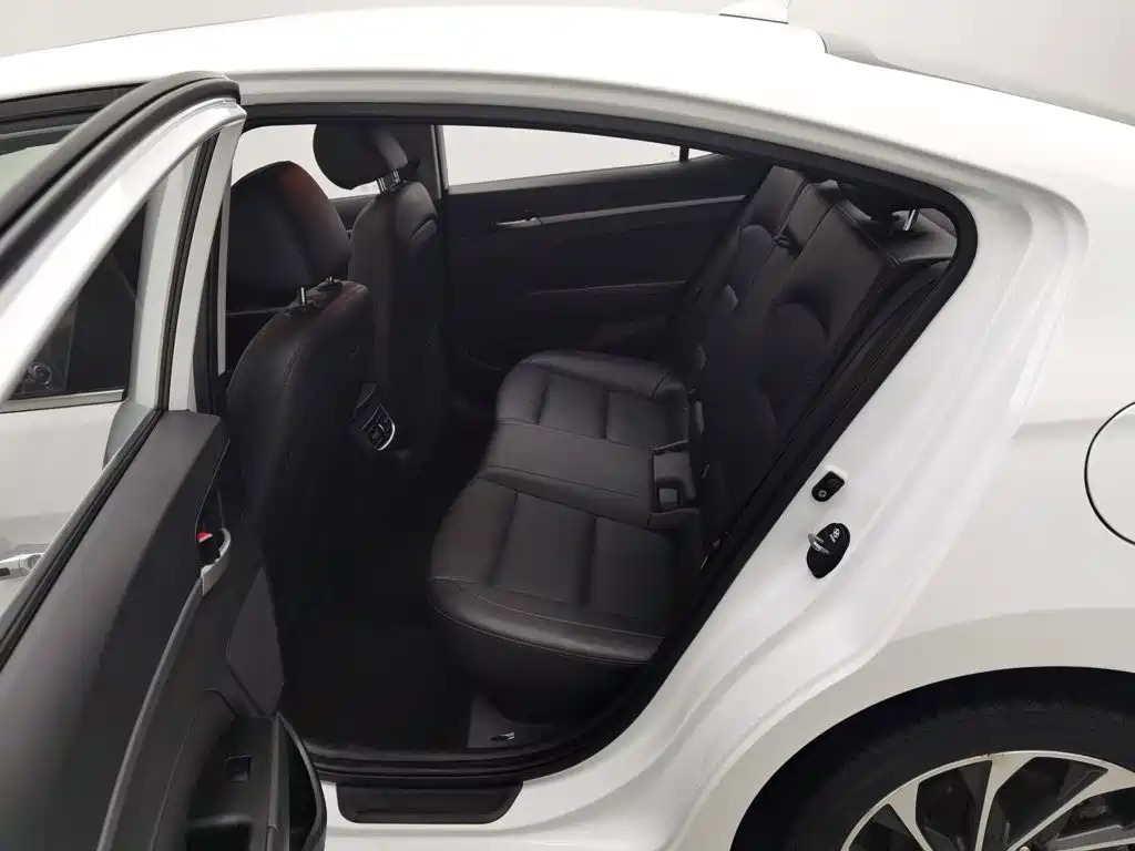 Hyundai Elantra — миниатюра 15