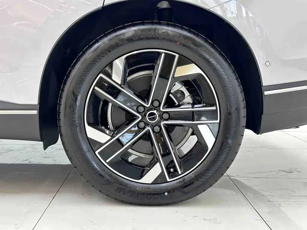 Volvo XC70 PHEV — миниатюра 6