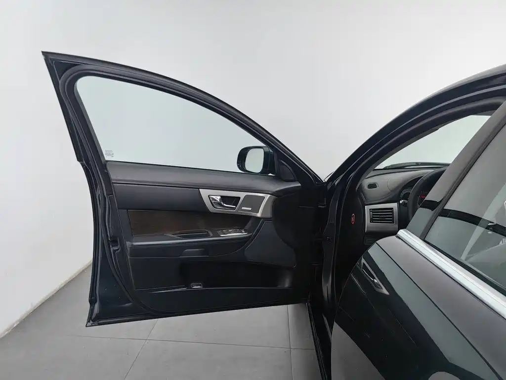 Jaguar XF — миниатюра 8
