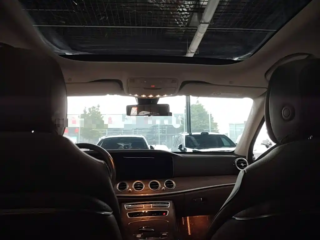 Mercedes-Benz E-Class — миниатюра 18