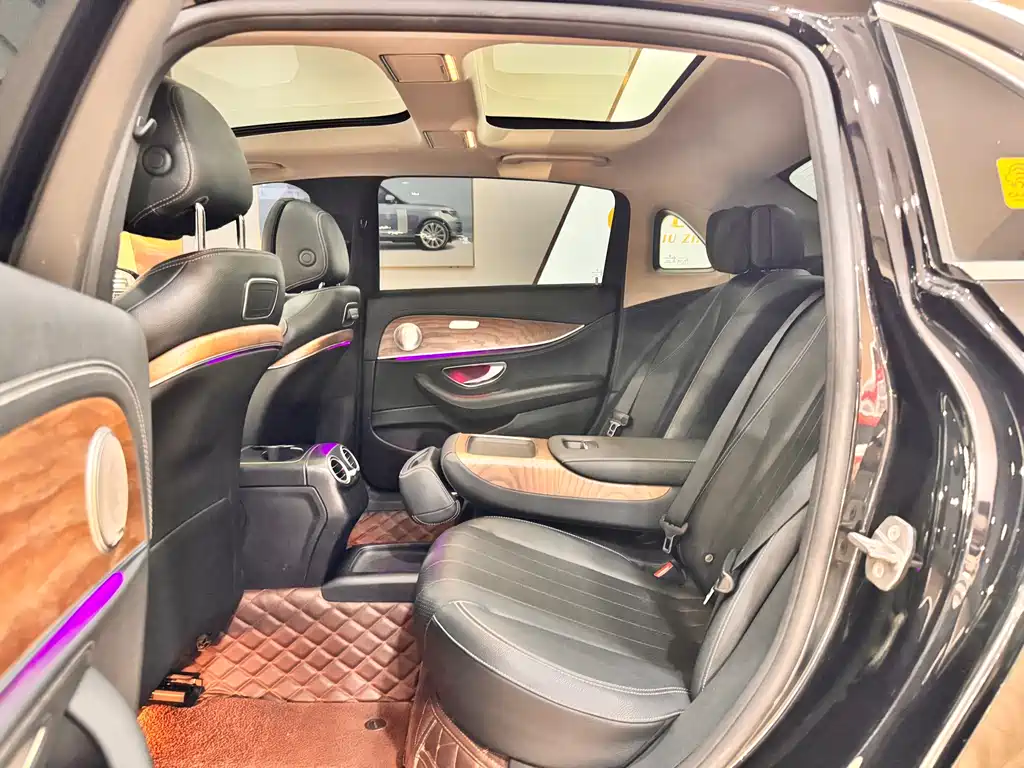 Mercedes-Benz E-Class — миниатюра 13