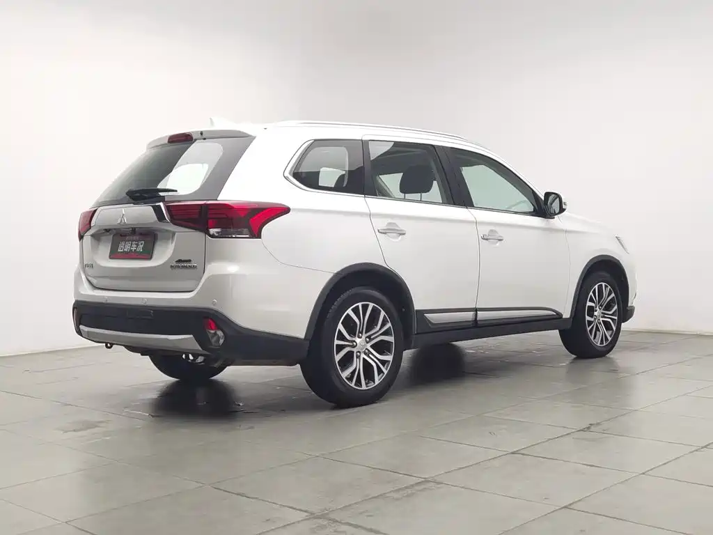 Mitsubishi Outlander — миниатюра 2