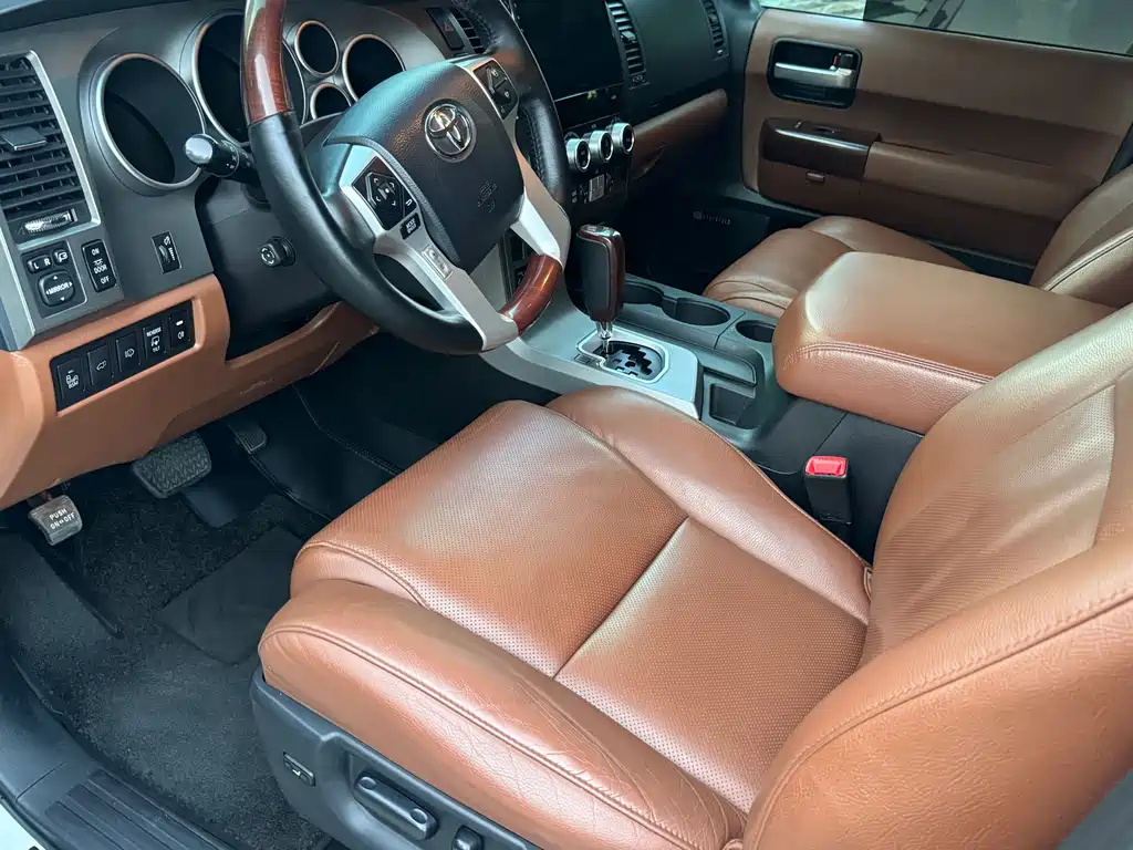Toyota Sequoia — миниатюра 15