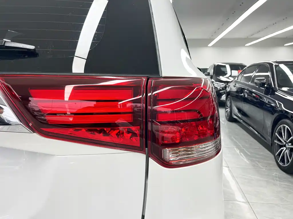 Mitsubishi Outlander — миниатюра 20