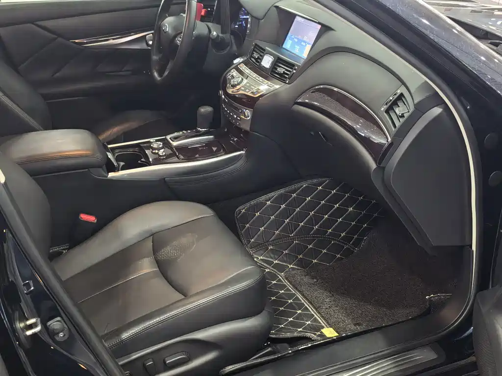 Infiniti Q70 — миниатюра 6