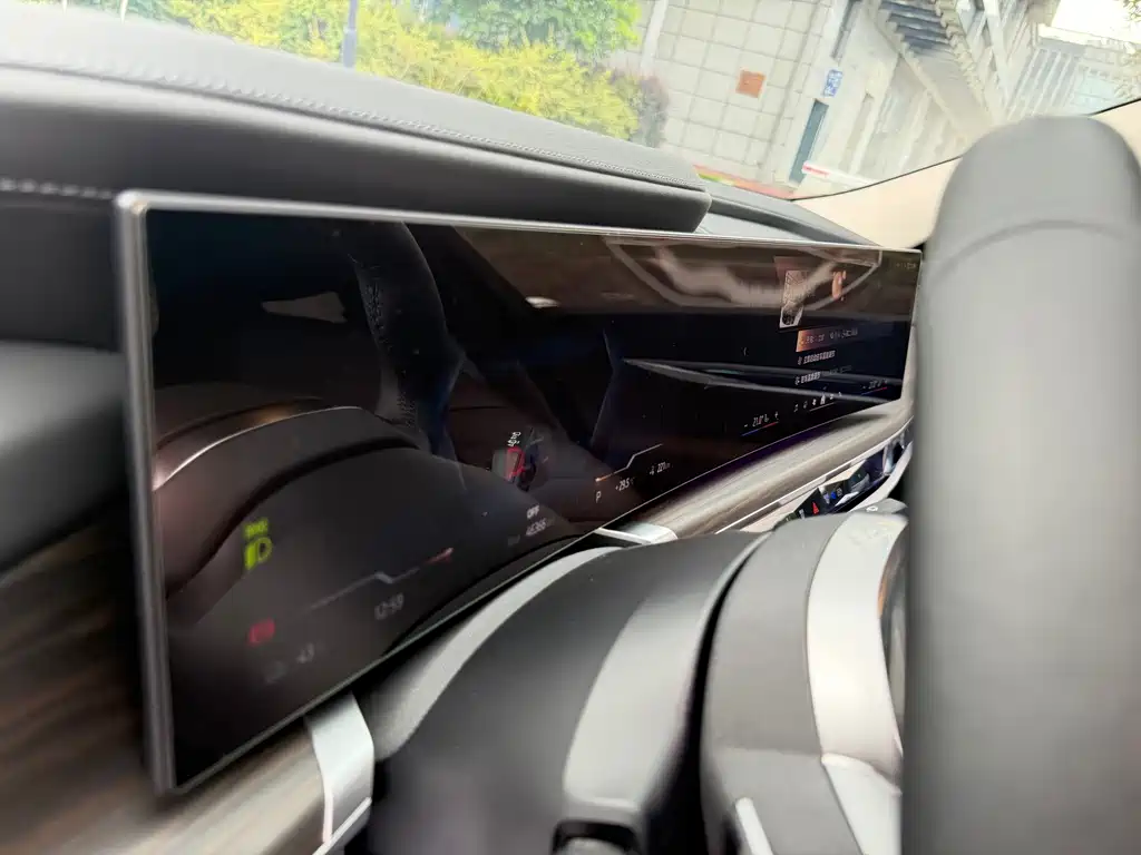 BMW i7 — миниатюра 24