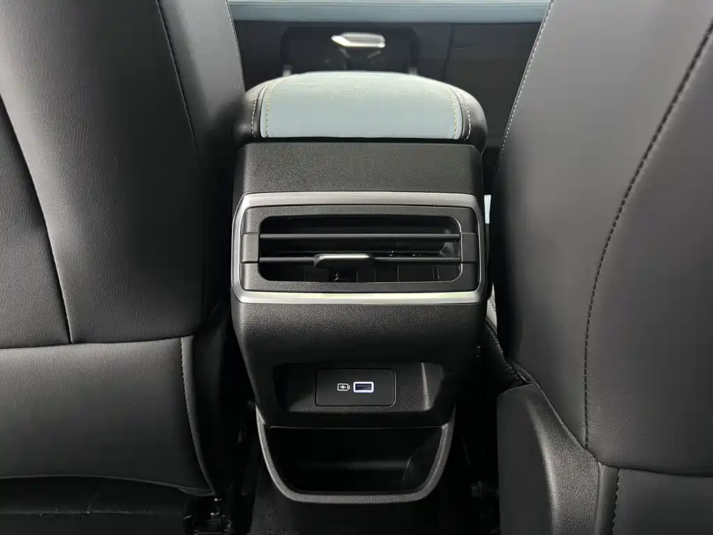 Geely Emgrand L — миниатюра 15