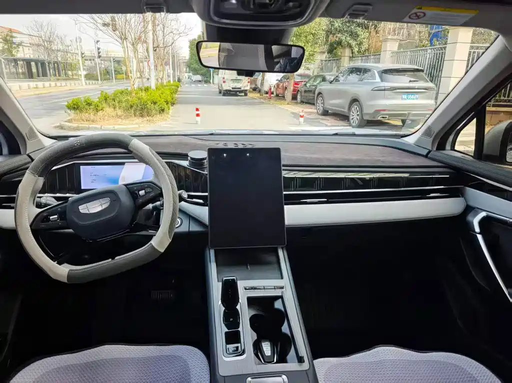 Geely Boyue L — миниатюра 6