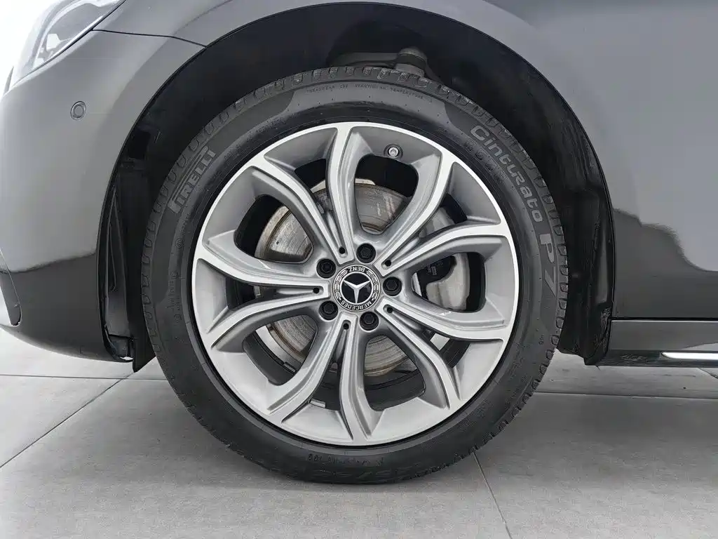 Mercedes-Benz E-Class — миниатюра 17