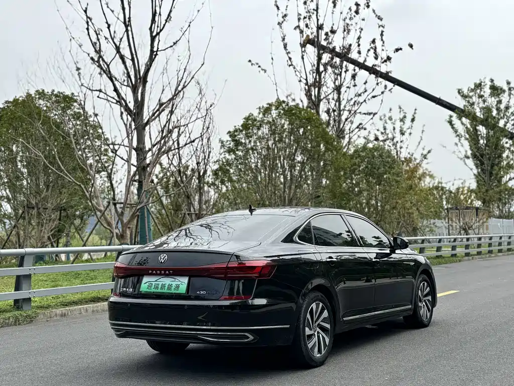 Volkswagen Passat PHEV — миниатюра 5