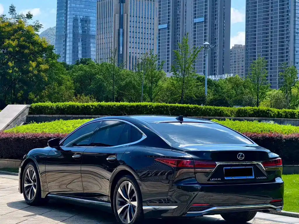 Lexus LS — миниатюра 7