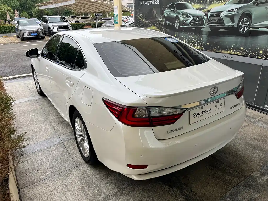Lexus ES — миниатюра 5