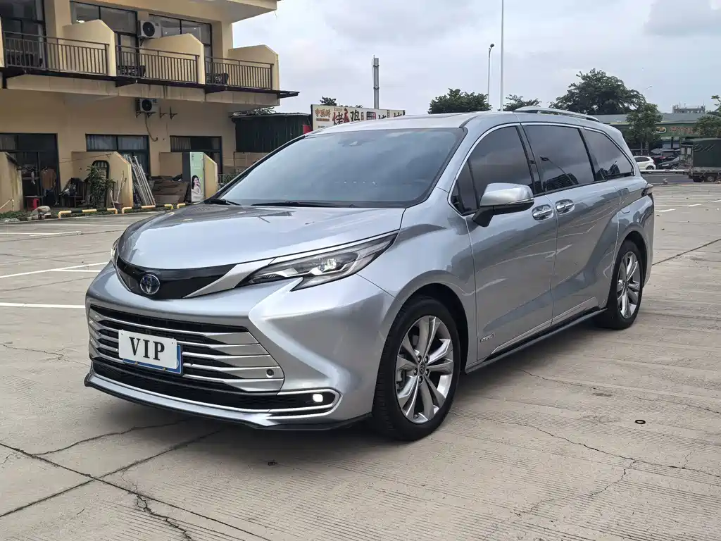 Toyota Sienna — миниатюра 2