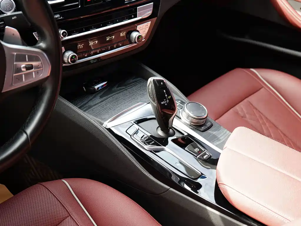 BMW 5 Series — миниатюра 15