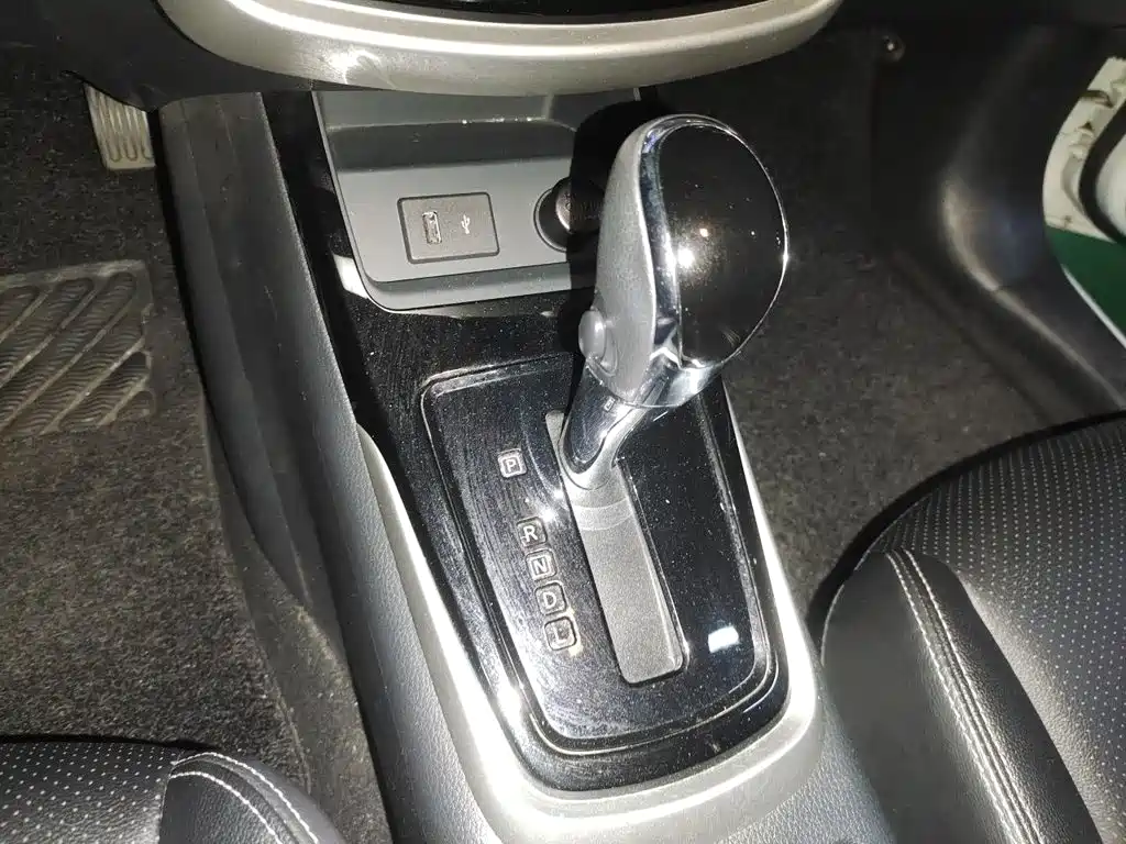 Nissan Tiida — миниатюра 11