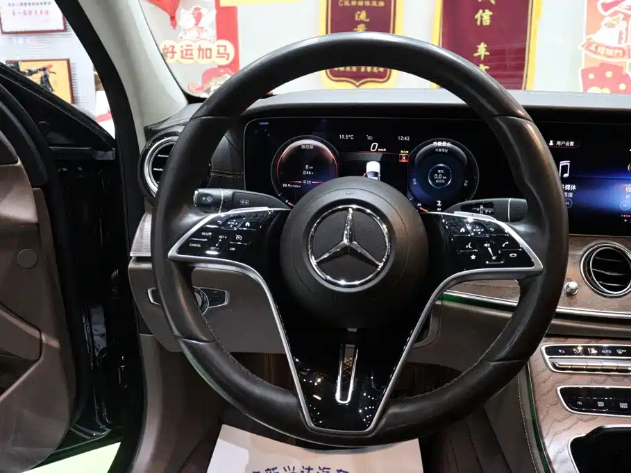 Mercedes-Benz E-Class — миниатюра 15