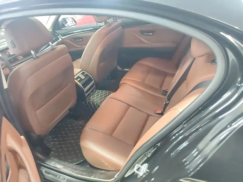 BMW 5 Series — миниатюра 17