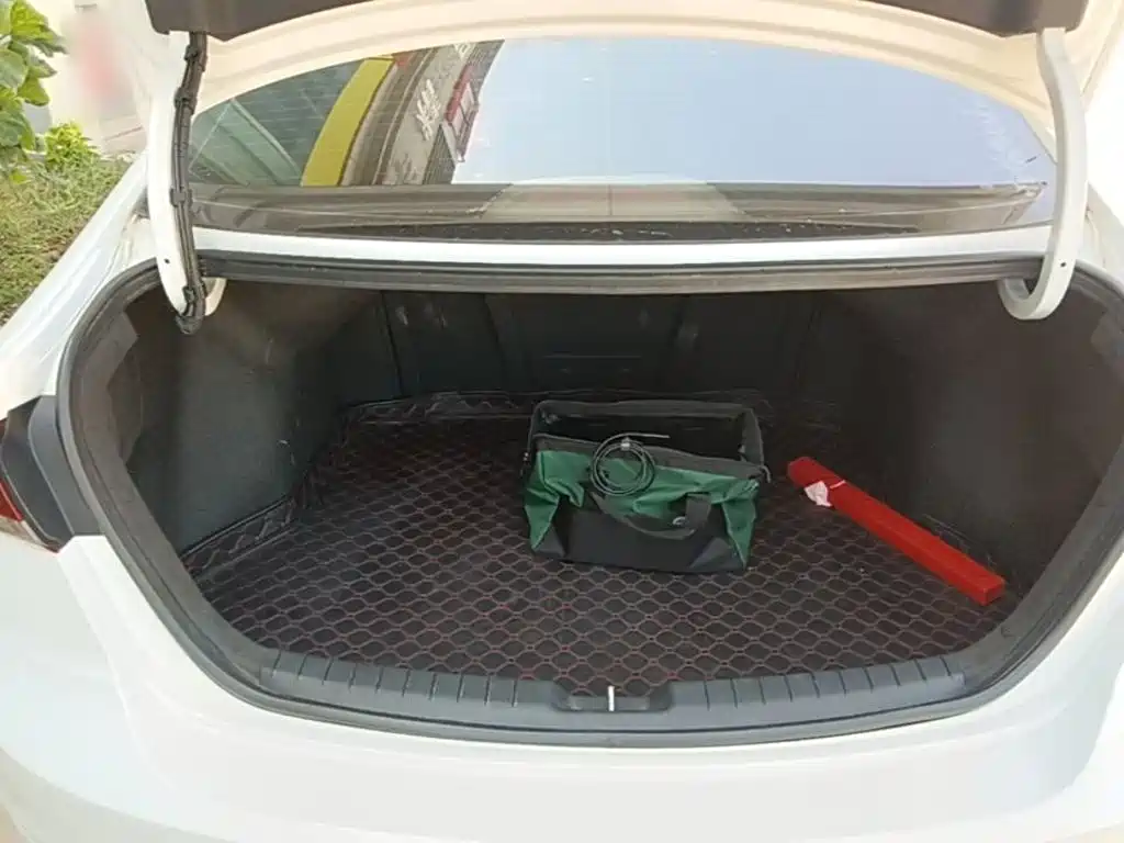 Hyundai Elantra — миниатюра 19