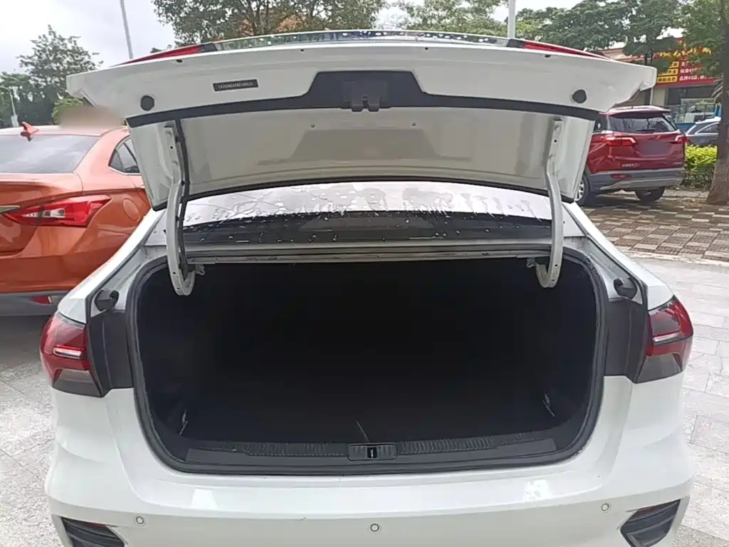 Roewe i5 — миниатюра 19