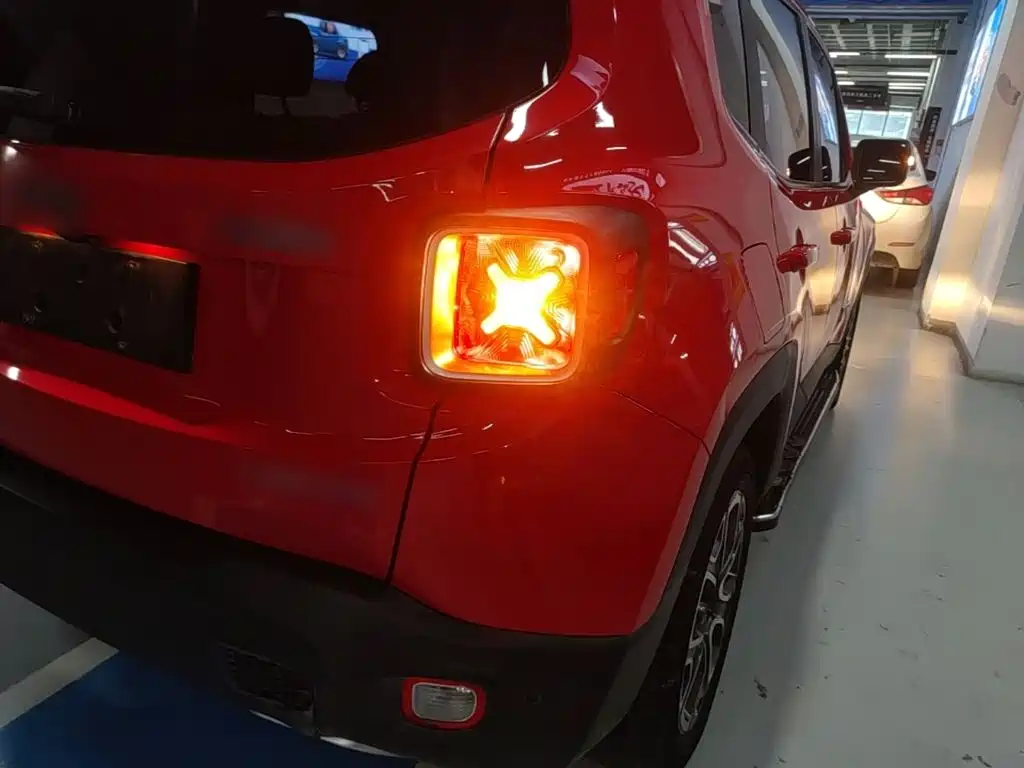 Jeep Renegade — миниатюра 8