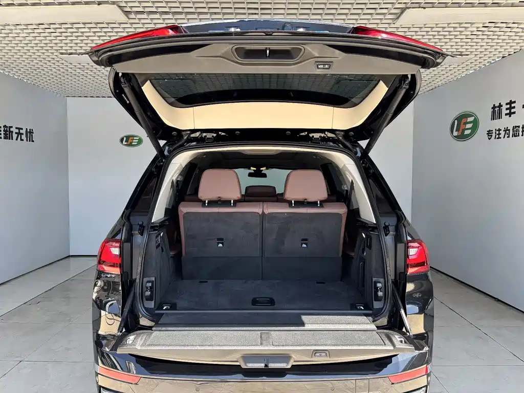 BMW X7 — миниатюра 28