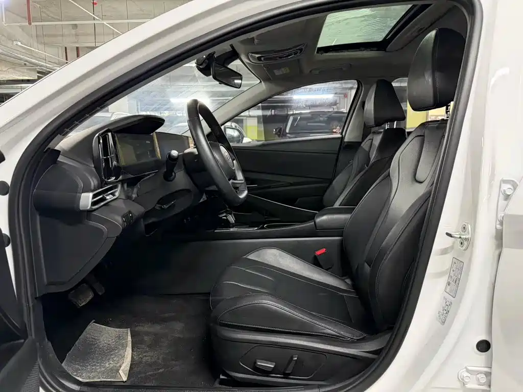 Hyundai Elantra — миниатюра 10