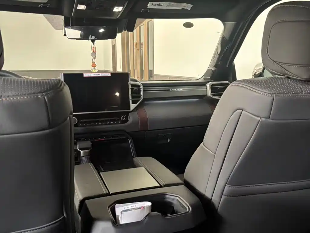 Toyota Sequoia — миниатюра 8