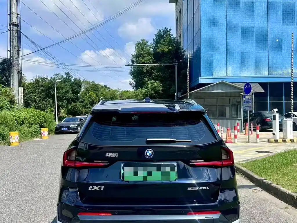 BMW iX1 — миниатюра 4