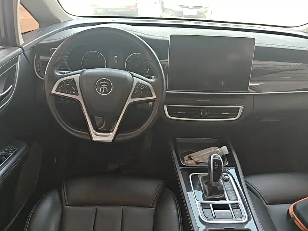 BYD MAX — миниатюра 10