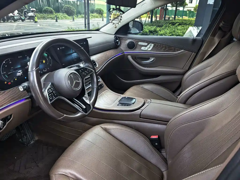 Mercedes-Benz E-Class — миниатюра 7