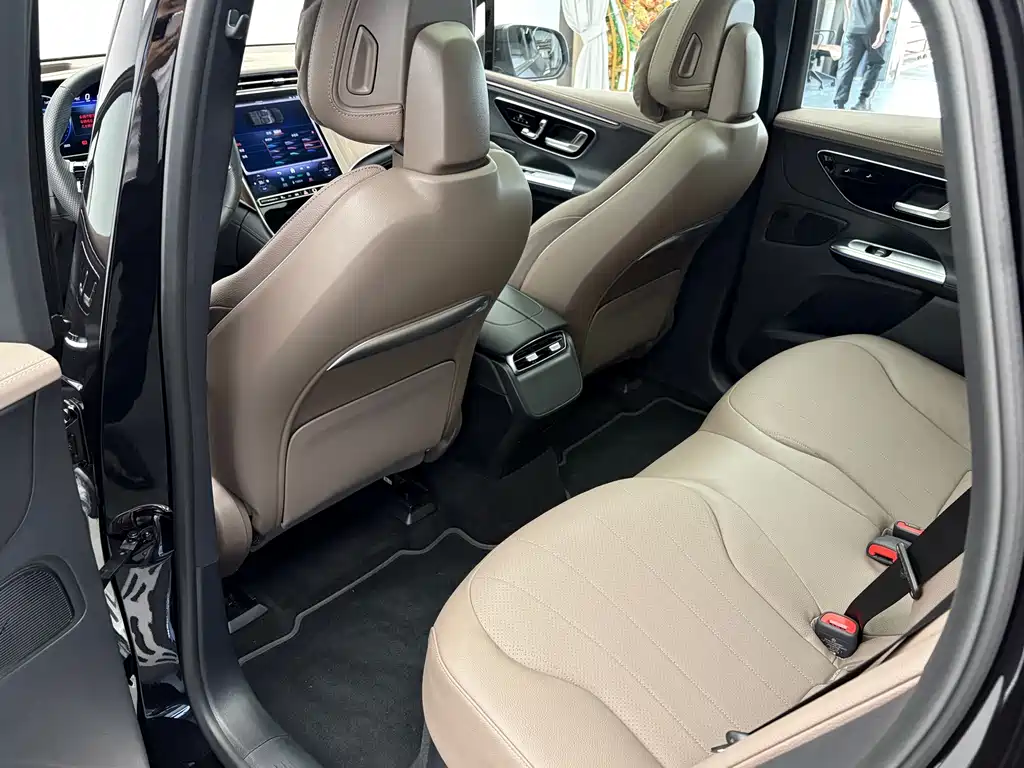 Mercedes-Benz EQE SUV — миниатюра 15