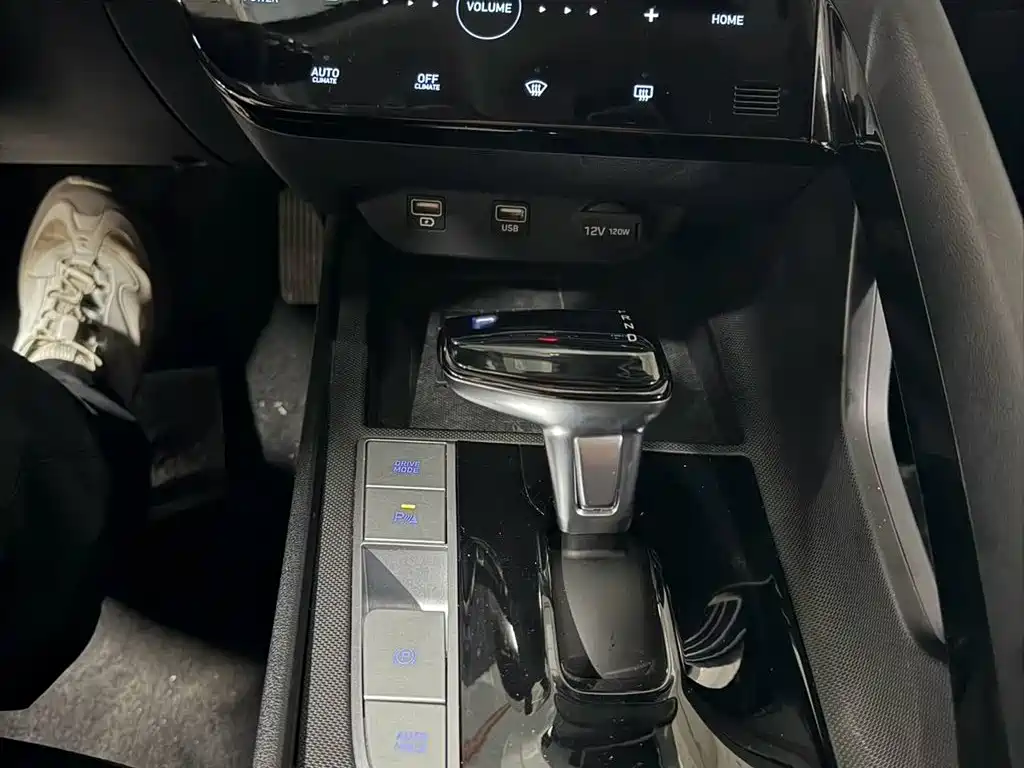 Hyundai Elantra — миниатюра 9