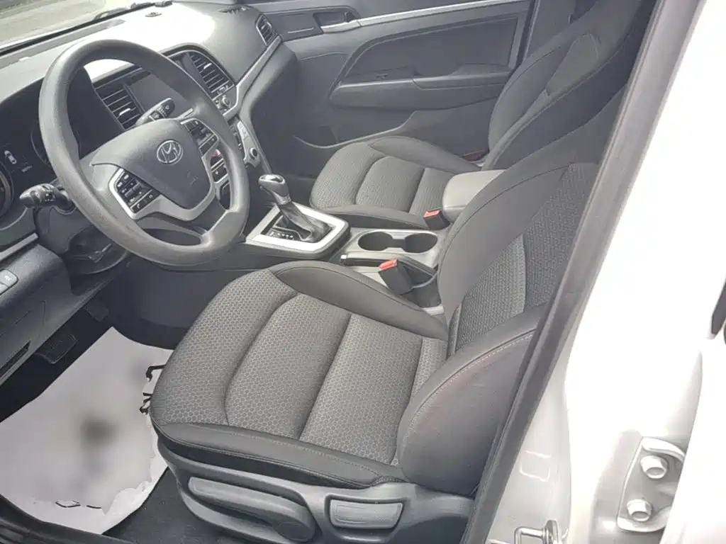 Hyundai Elantra — миниатюра 15