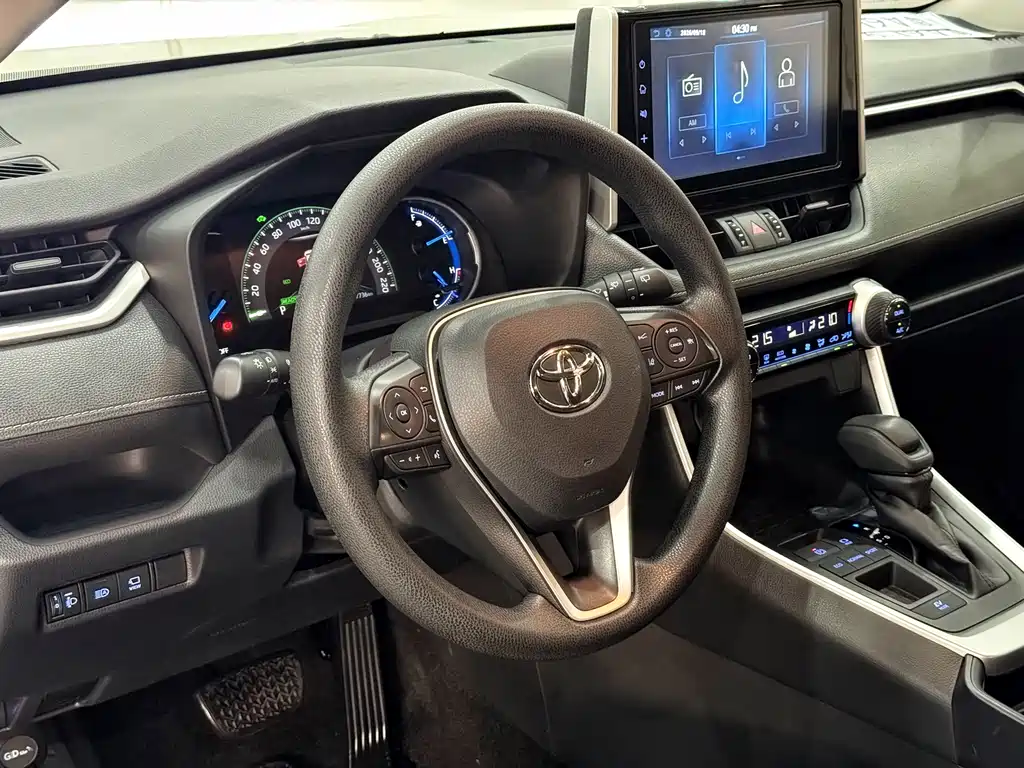 Toyota RAV4 — миниатюра 17