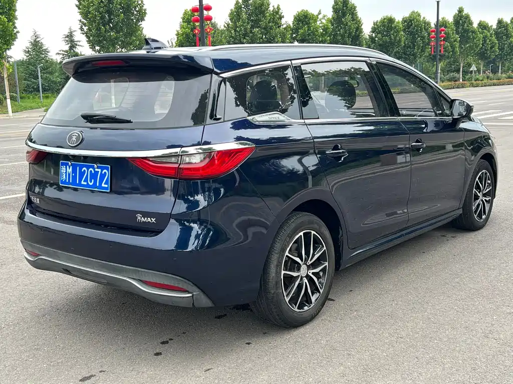 BYD MAX — миниатюра 5