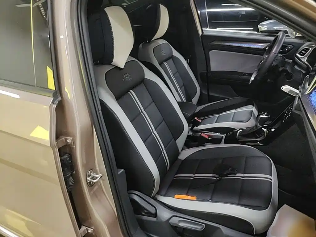Volkswagen T-Roc — миниатюра 25