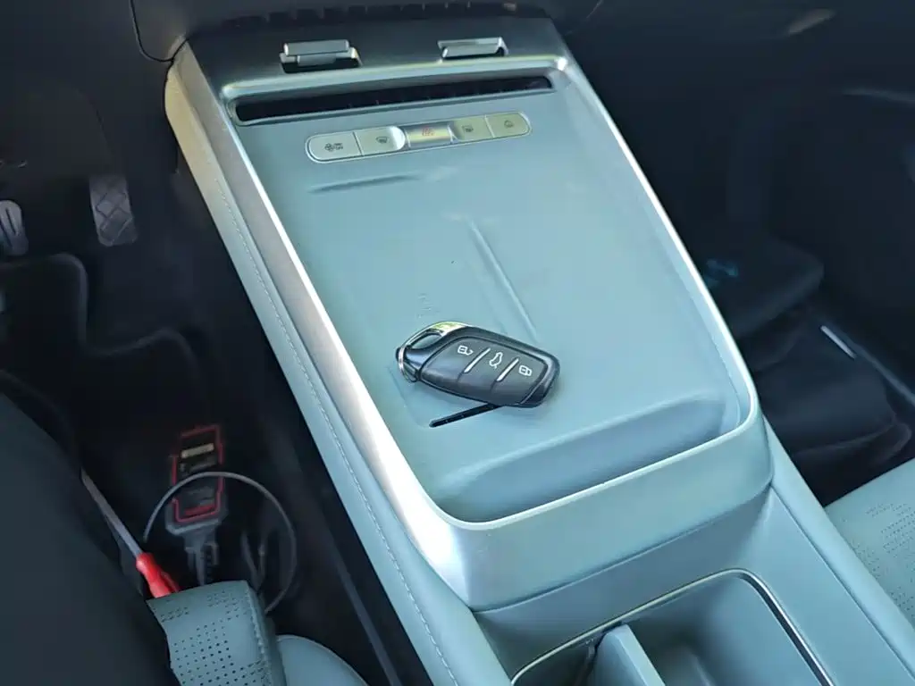 Roewe Young Wai D6 — миниатюра 9