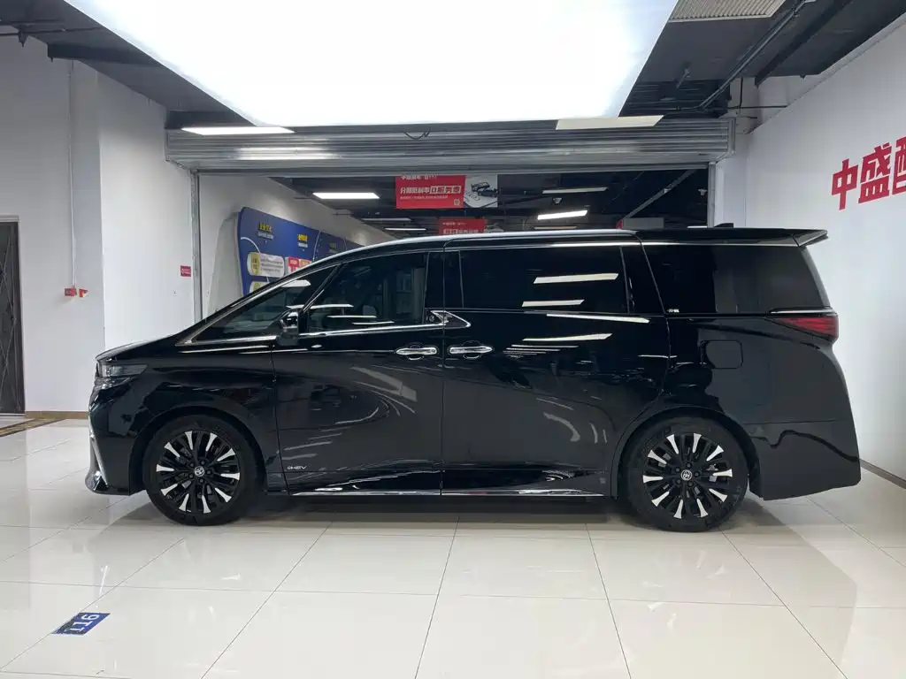 Toyota Alphard — миниатюра 4