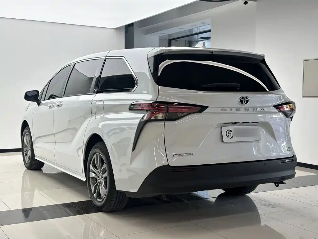 Toyota Sienna — миниатюра 13
