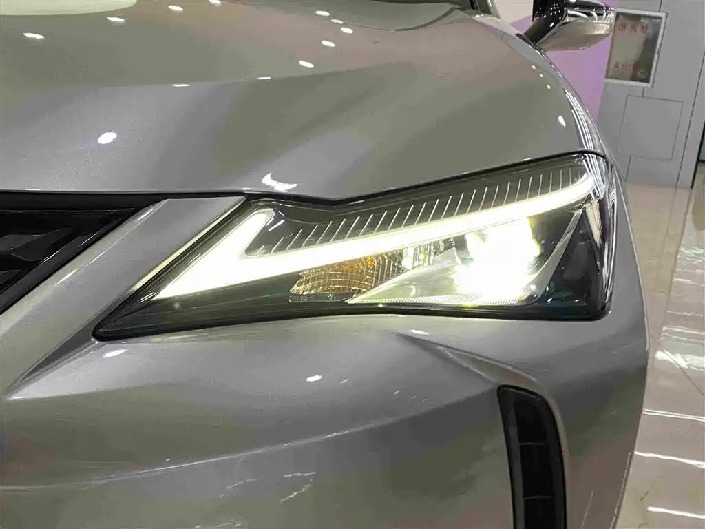 Lexus UX — миниатюра 4
