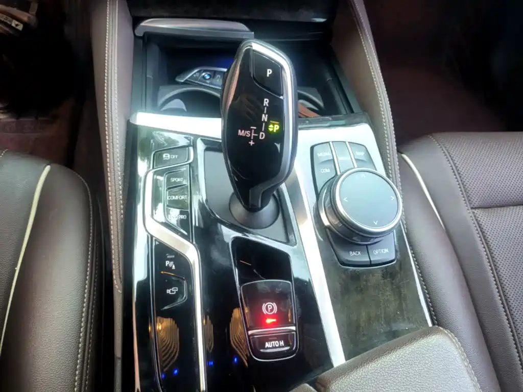 BMW 5 Series — миниатюра 14