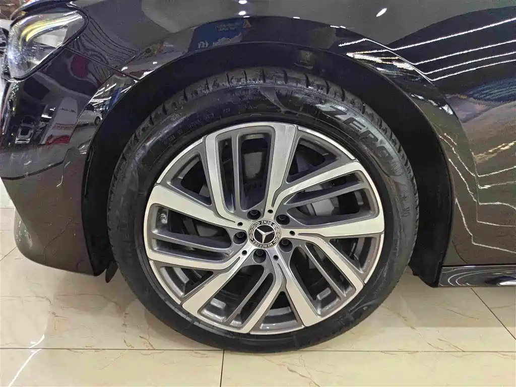 Mercedes-Benz E-Class — миниатюра 13