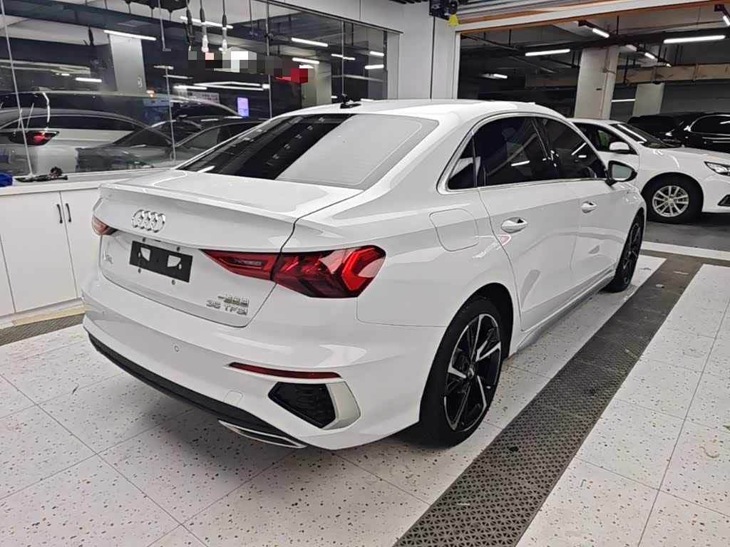 Audi A3 1.4 л 2022 г. Белый, пробег 34300 км