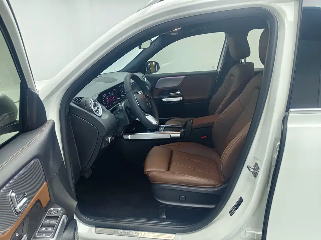 Mercedes-Benz GLB — миниатюра 16