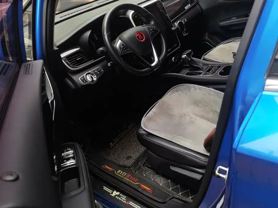 BYD MAX — миниатюра 8