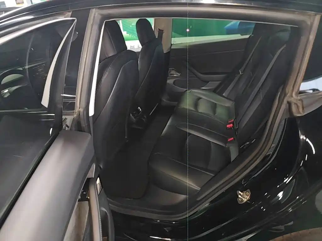 Tesla Model 3 — миниатюра 17