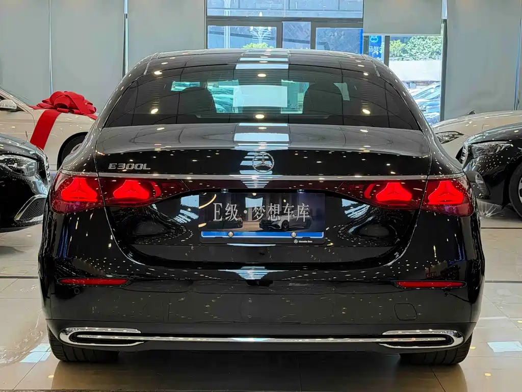 Mercedes-Benz E-Class — миниатюра 15