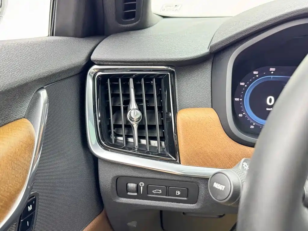 Volvo S90 PHEV — миниатюра 21