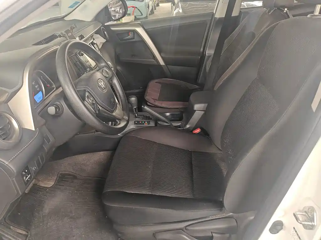Toyota RAV4 — миниатюра 3
